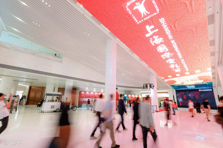 电影节｜上海无处不电影，影迷热情点亮“电影之城”