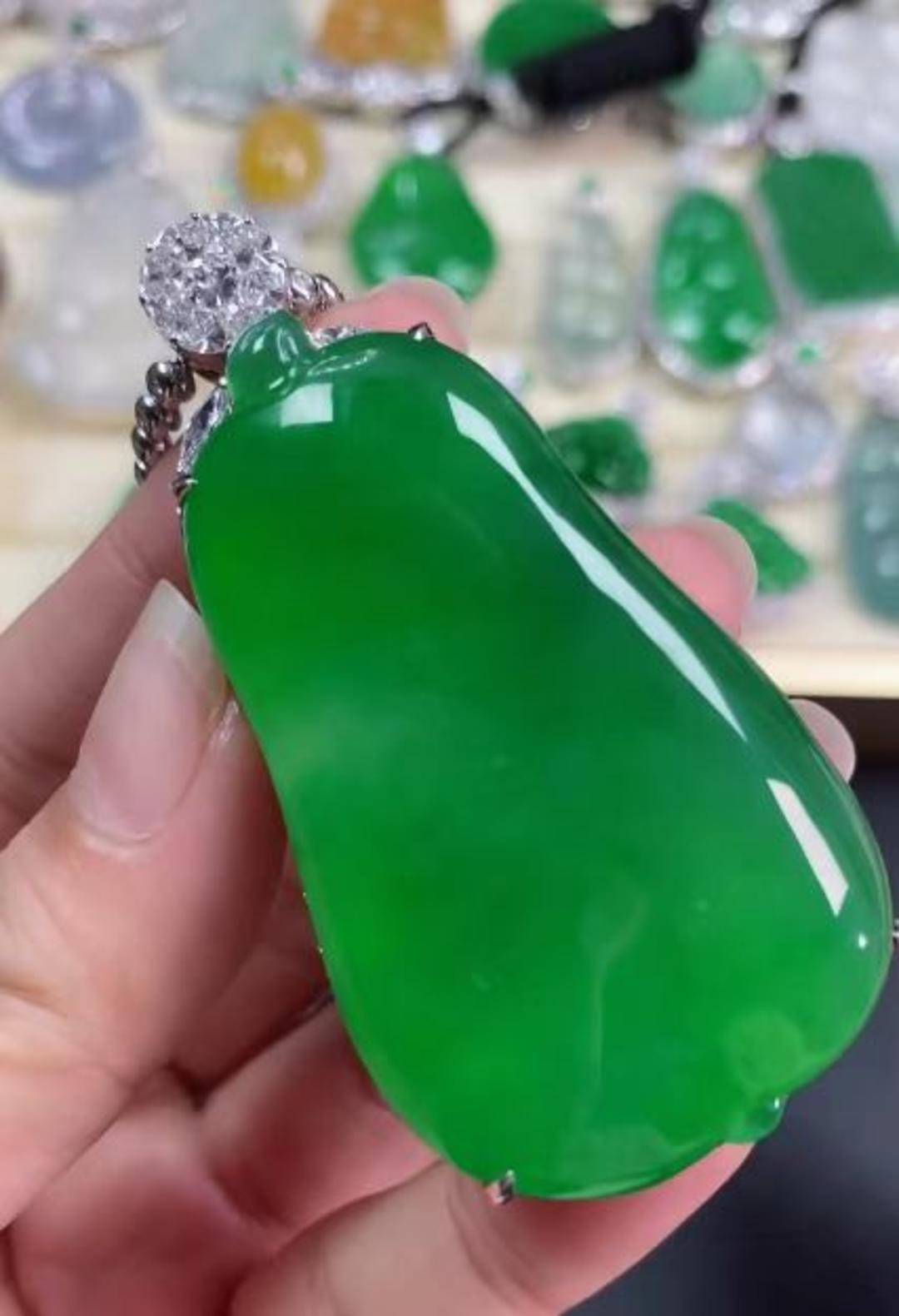 268万翡翠标错价按26.8万卖出 拒发货被判赔50万 商家：公司半年白干了，已上诉