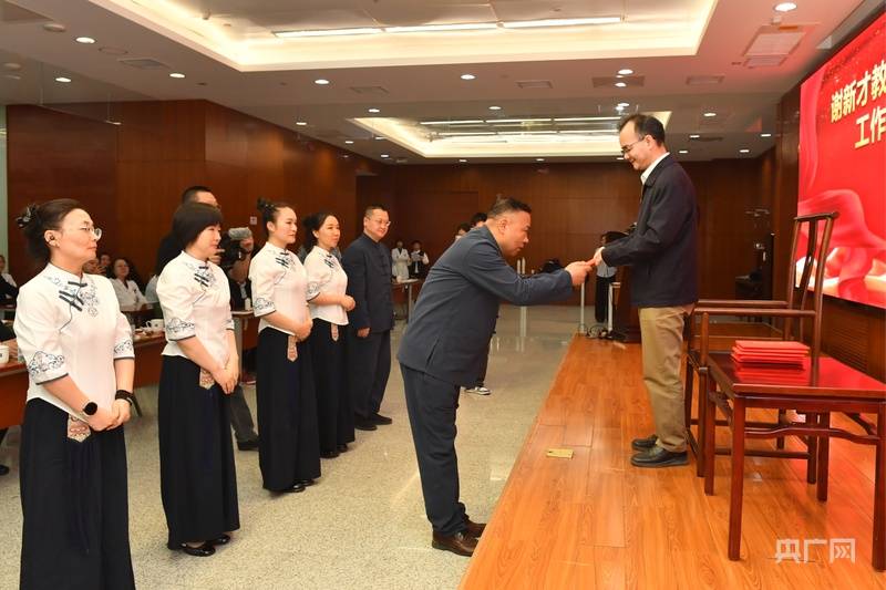 新疆维吾尔自治区人民医院:谢新才传承工作室“扎根”新疆,赋能中医药发展