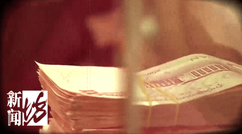 “我不要活了！”上海阿婆崩溃，买了近30年的保险全被退！警方：若继续持有价值百万