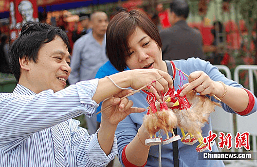 老板劝退“别来吃”的顺德鸡煲店，逼着广东文旅去斩鸡